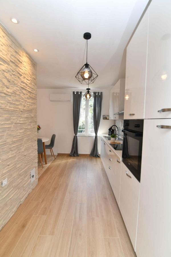 Apartman Leona Lovran Eksteriør bilde