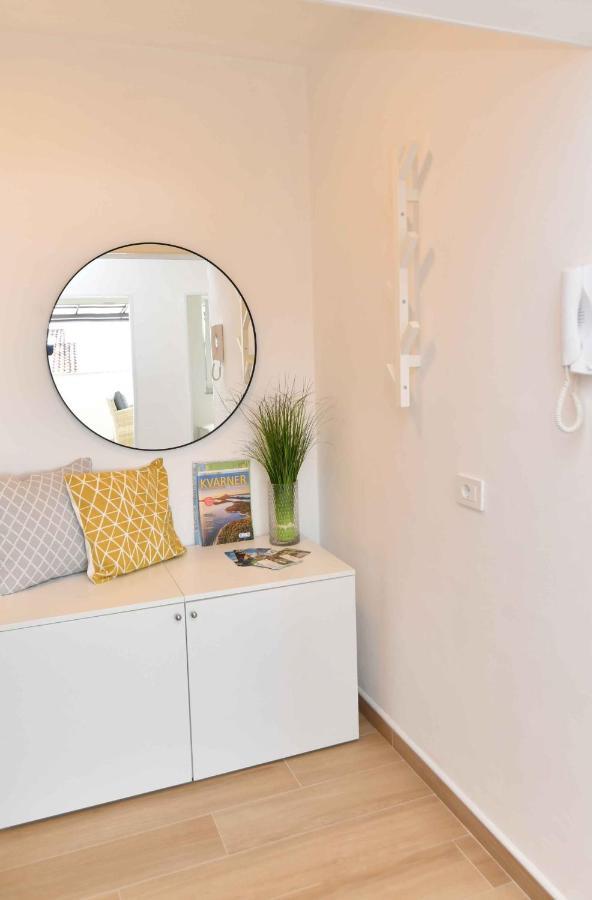 Apartman Leona Lovran Eksteriør bilde