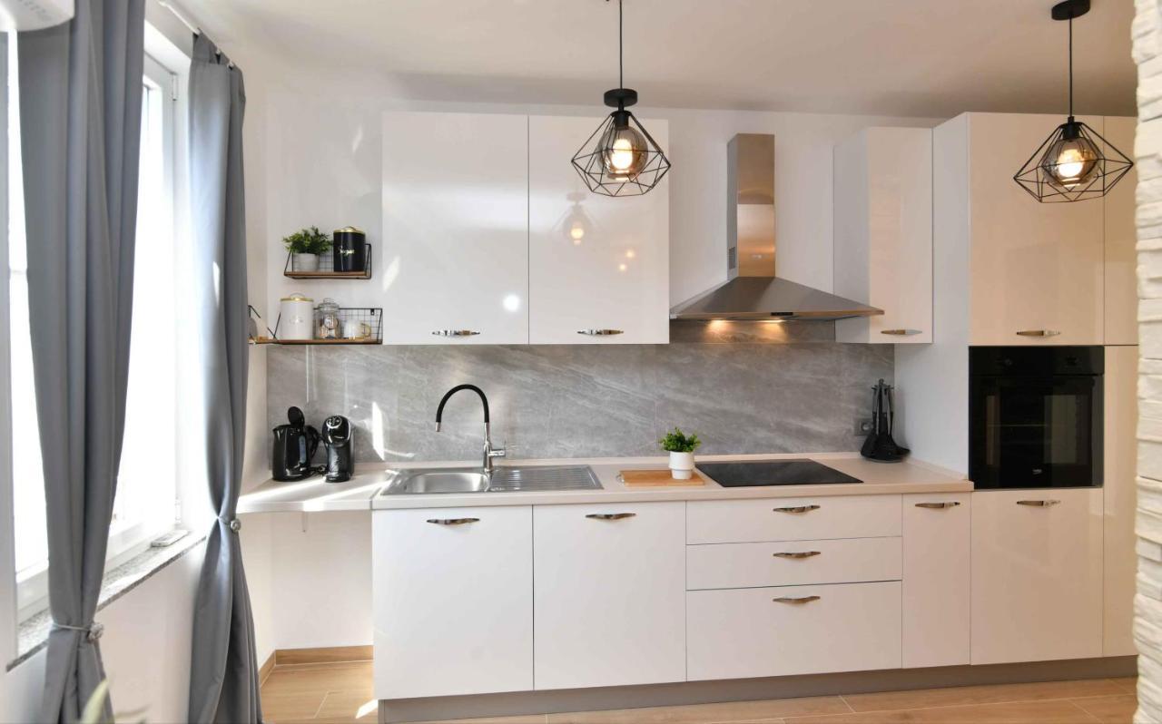 Apartman Leona Lovran Eksteriør bilde
