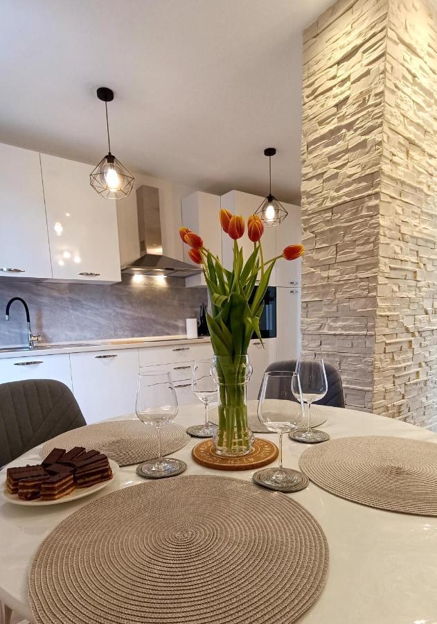 Apartman Leona Lovran Eksteriør bilde