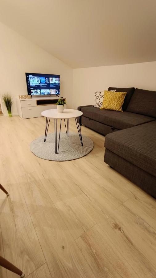 Apartman Leona Lovran Eksteriør bilde