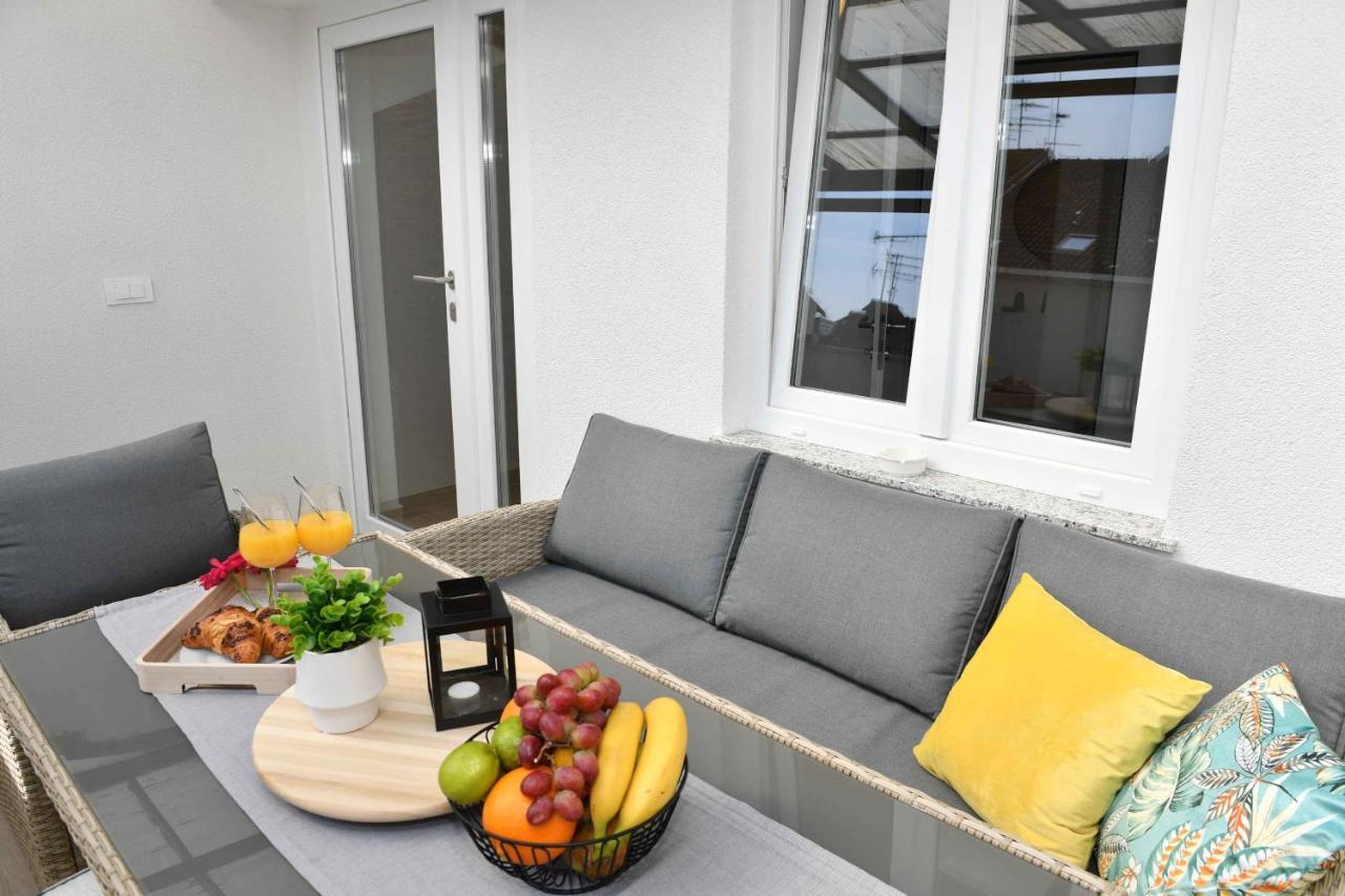 Apartman Leona Lovran Eksteriør bilde