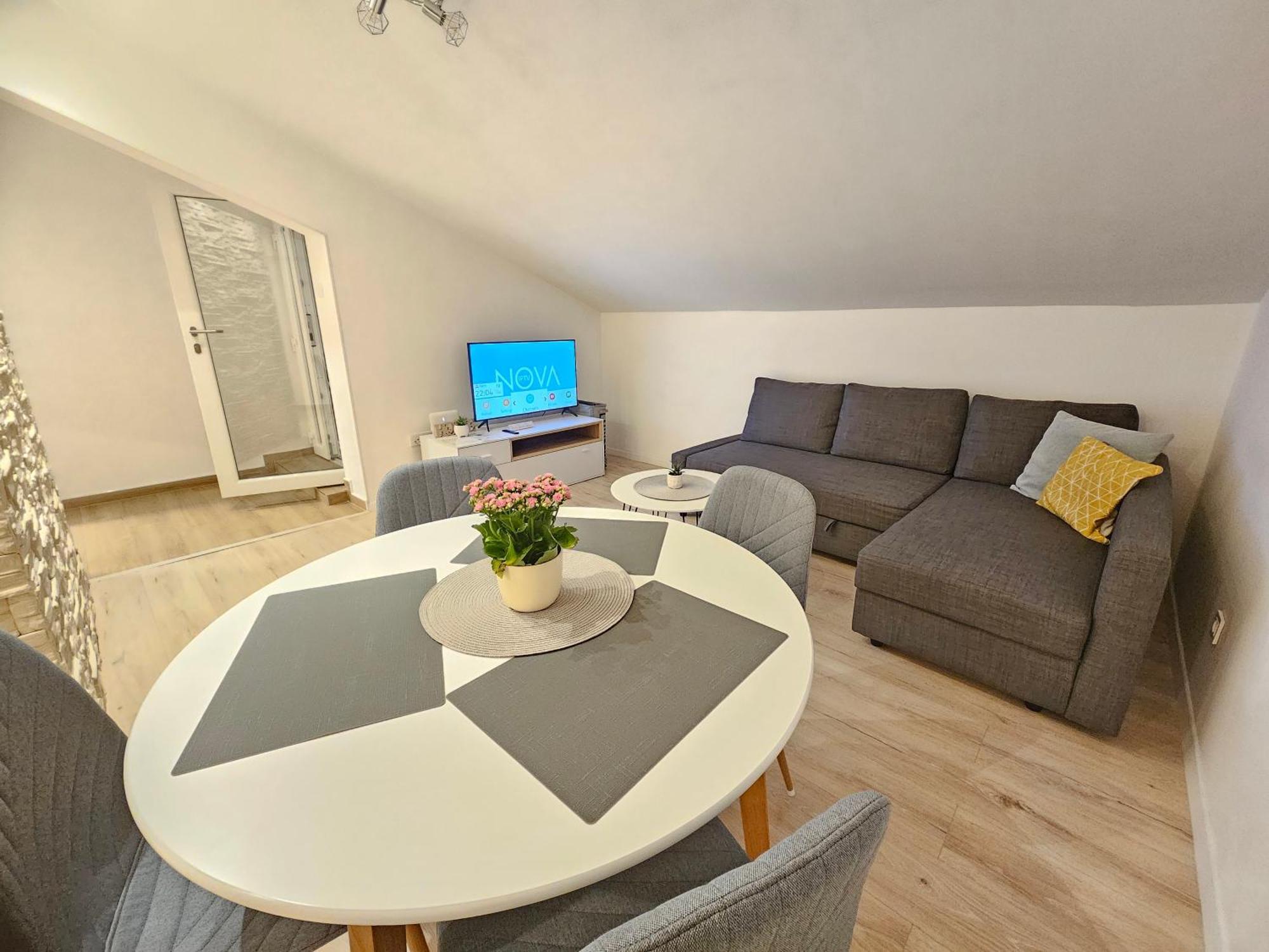 Apartman Leona Lovran Eksteriør bilde